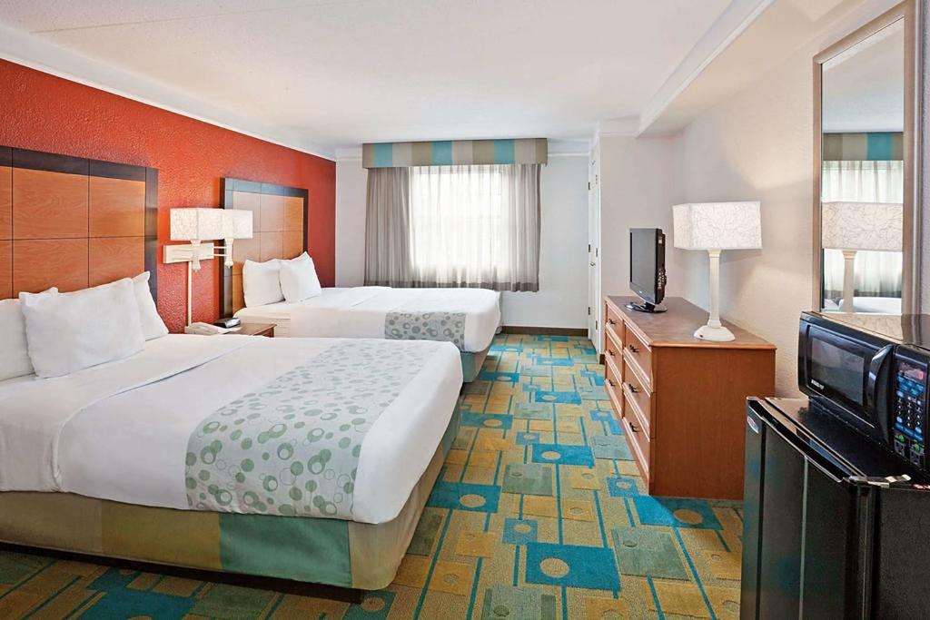 La Quinta Inn by Wyndham Merrillville - image 3