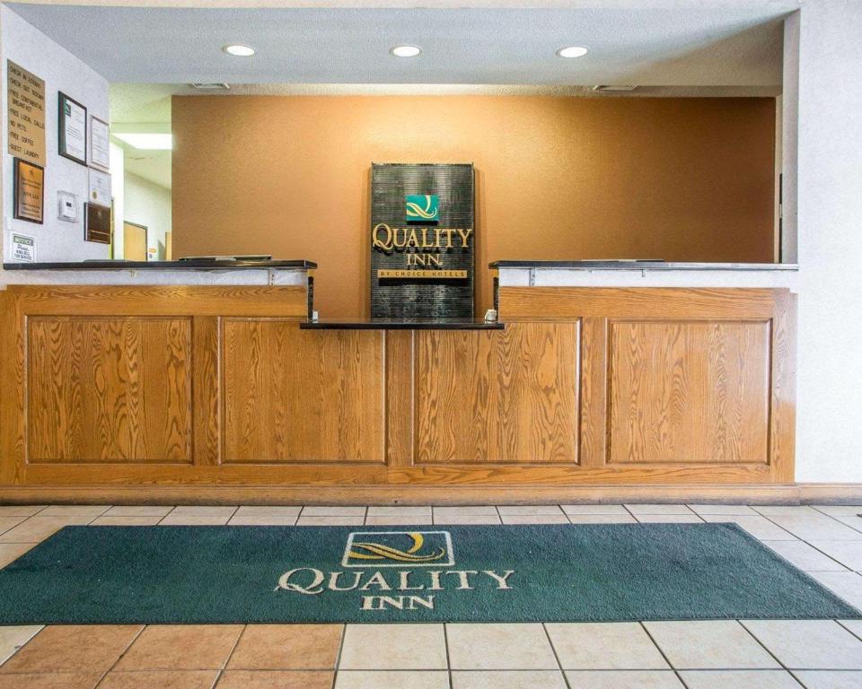 Quality Inn Merrillville - image 2