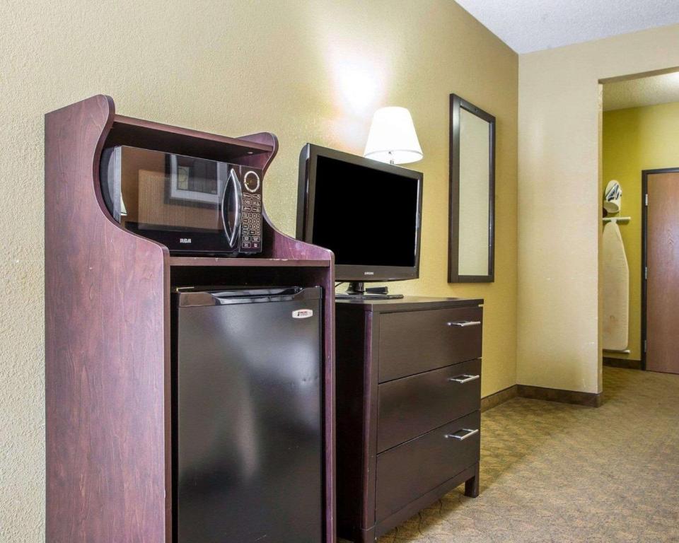 Quality Inn Merrillville - image 4