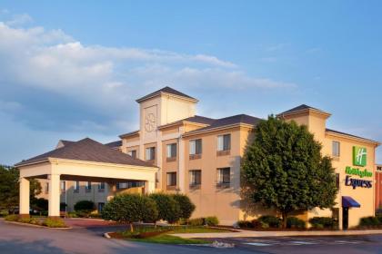 Baymont by Wyndham Merrillville - image 14