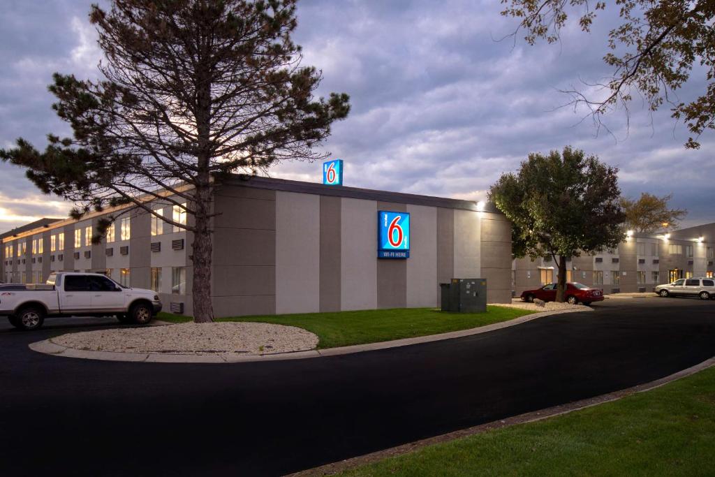 Motel 6-Merrillville IN - main image