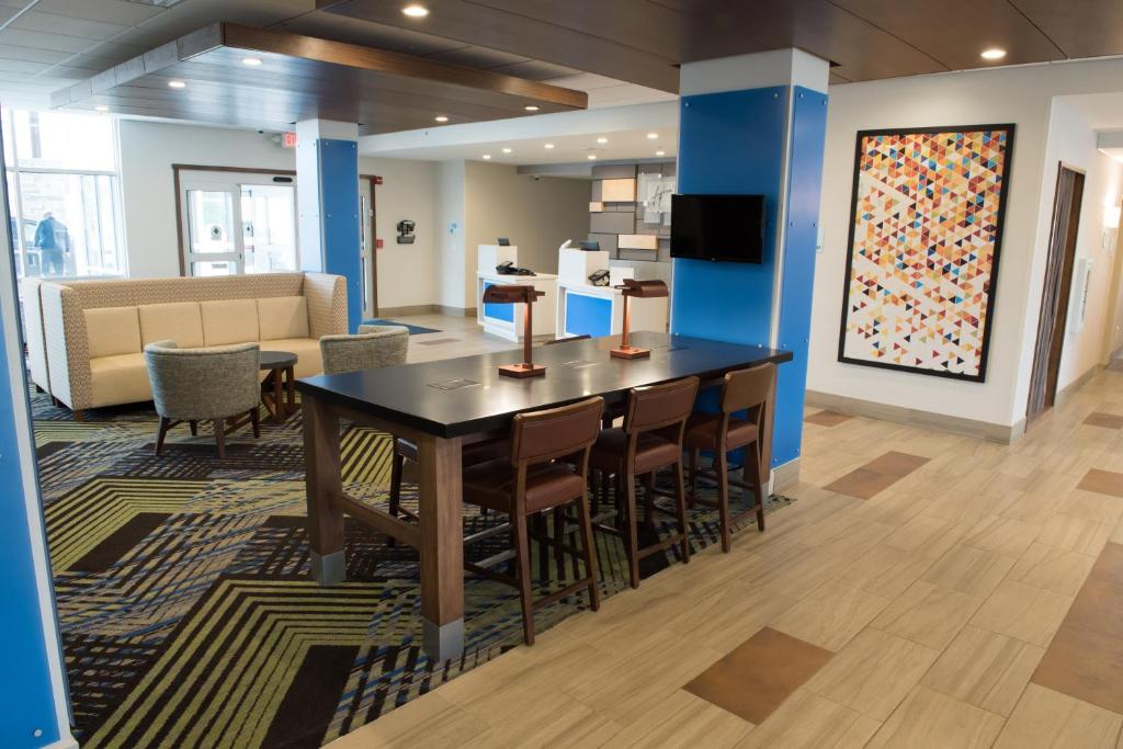 Holiday Inn Express & Suites - Merrillville an IHG Hotel - image 5