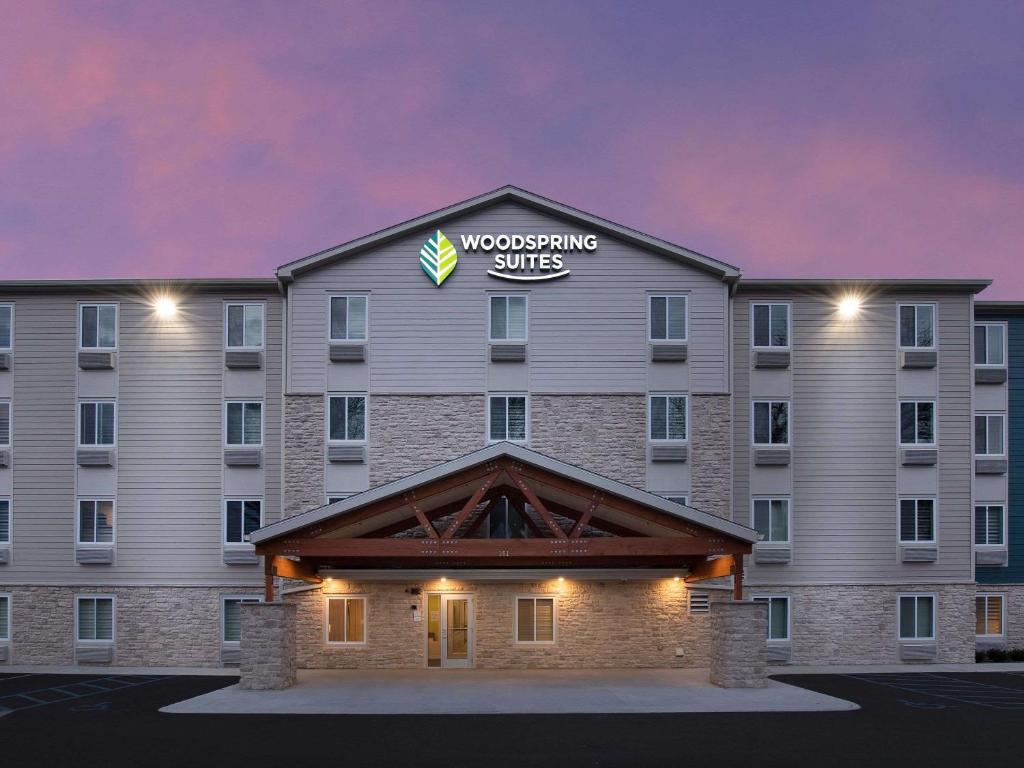 WoodSpring Suites Merrillville - image 4