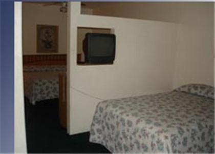 Colonade Motel Suites - image 3