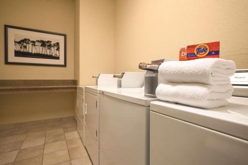 Country Inn & Suites by Radisson Mesa AZ - image 4