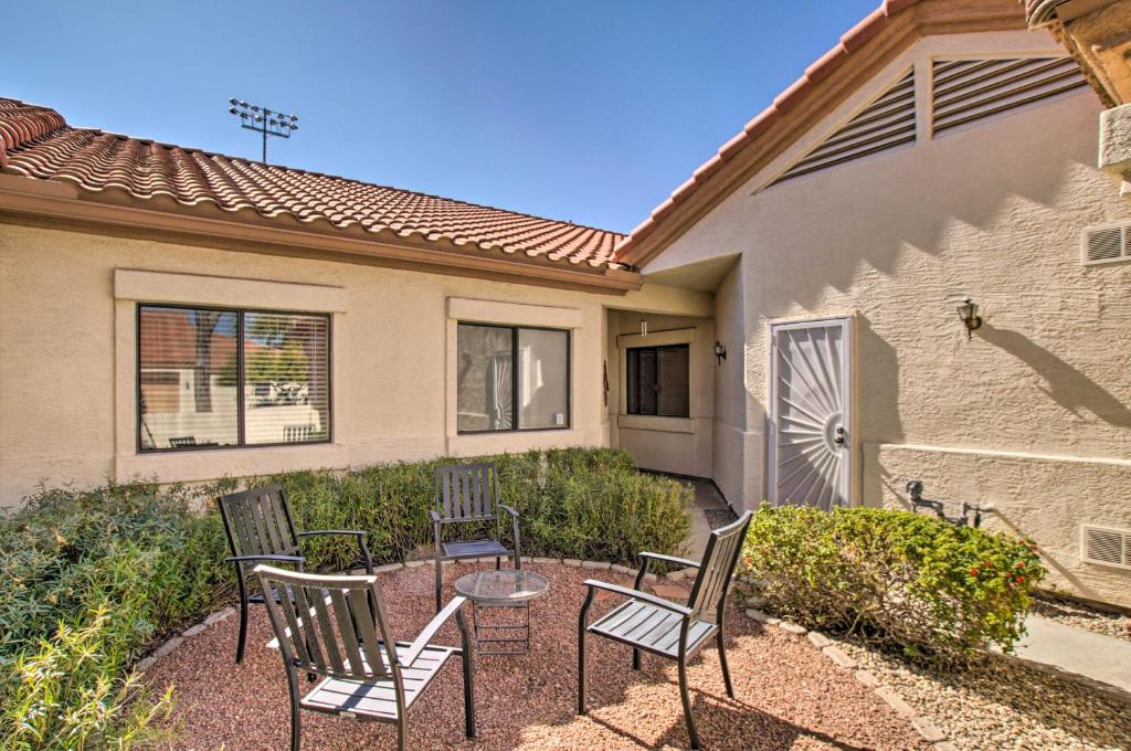 Sun-Soaked Mesa Townhome 18 Mi to Phoenix! - main image