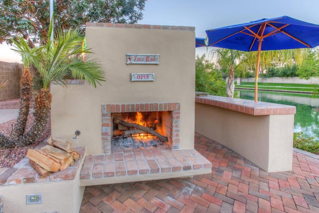 Mesa Lake Front House With Pool and Hot Tub - image 6