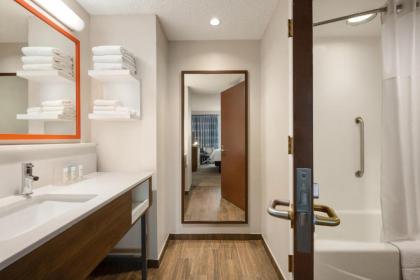 Hampton Inn & Suites Dallas-Mesquite - image 12