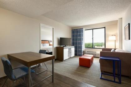 Hampton Inn & Suites Dallas-Mesquite - image 2