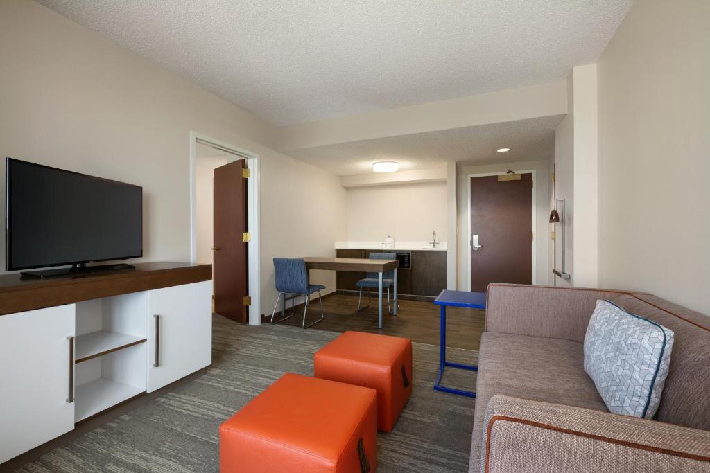 Hampton Inn & Suites Dallas-Mesquite - image 5