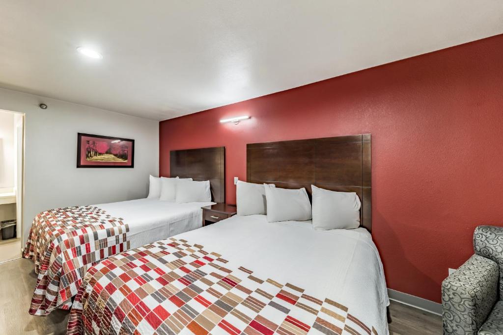 Red Roof Inn Dallas - Mesquite - image 4