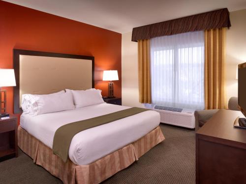 Holiday Inn Express & Suites Mesquite Nevada an IHG Hotel - image 2