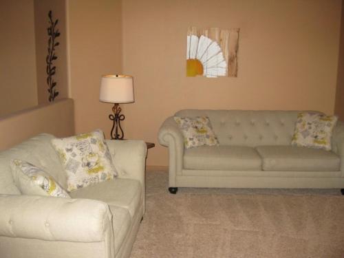 4 Bedroom home in Mesquite #468 - image 2