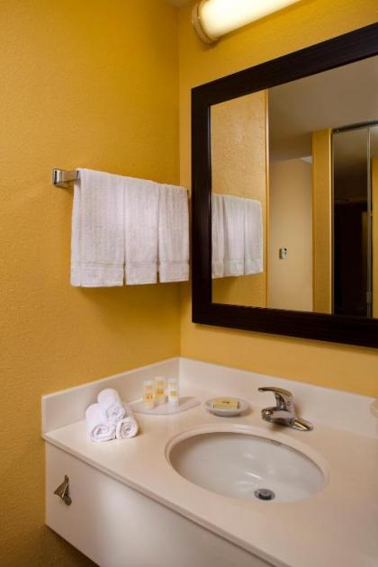 Courtyard by Marriott New Orleans Metairie - image 11