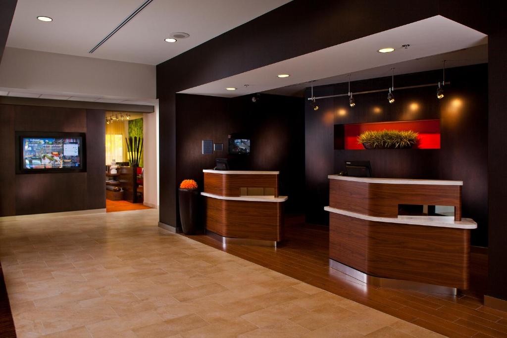 Courtyard by Marriott New Orleans Metairie - image 4