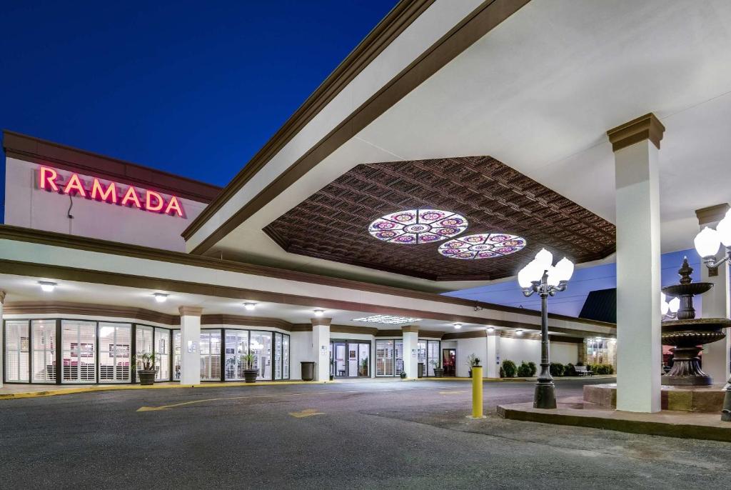 Ramada by Wyndham Metairie New Orleans Airport - main image