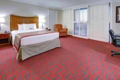 Ramada by Wyndham Metairie New Orleans Airport - image 10