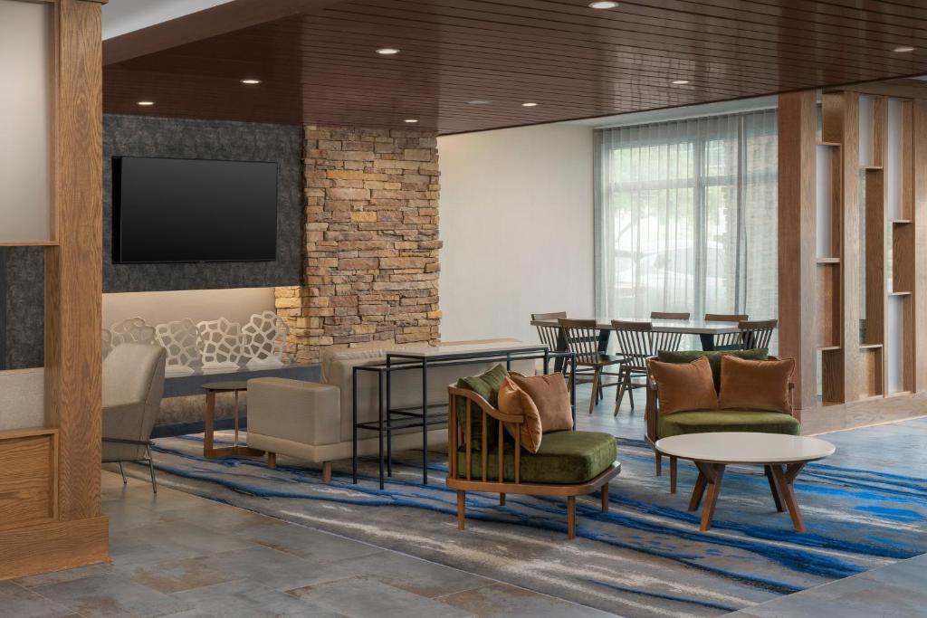 Fairfield Inn & Suites by Marriott New Orleans Metairie - image 6