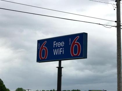 Motel 6-Metropolis IL - image 14