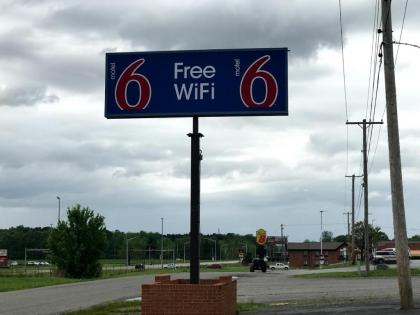 Motel 6-Metropolis IL - image 15