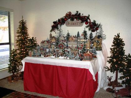 Christmas Tree Inn - image 7