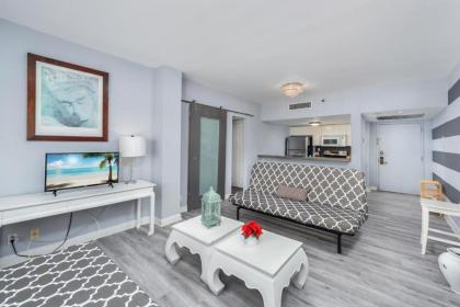 South Beach Suites in Ocean Drive - image 9