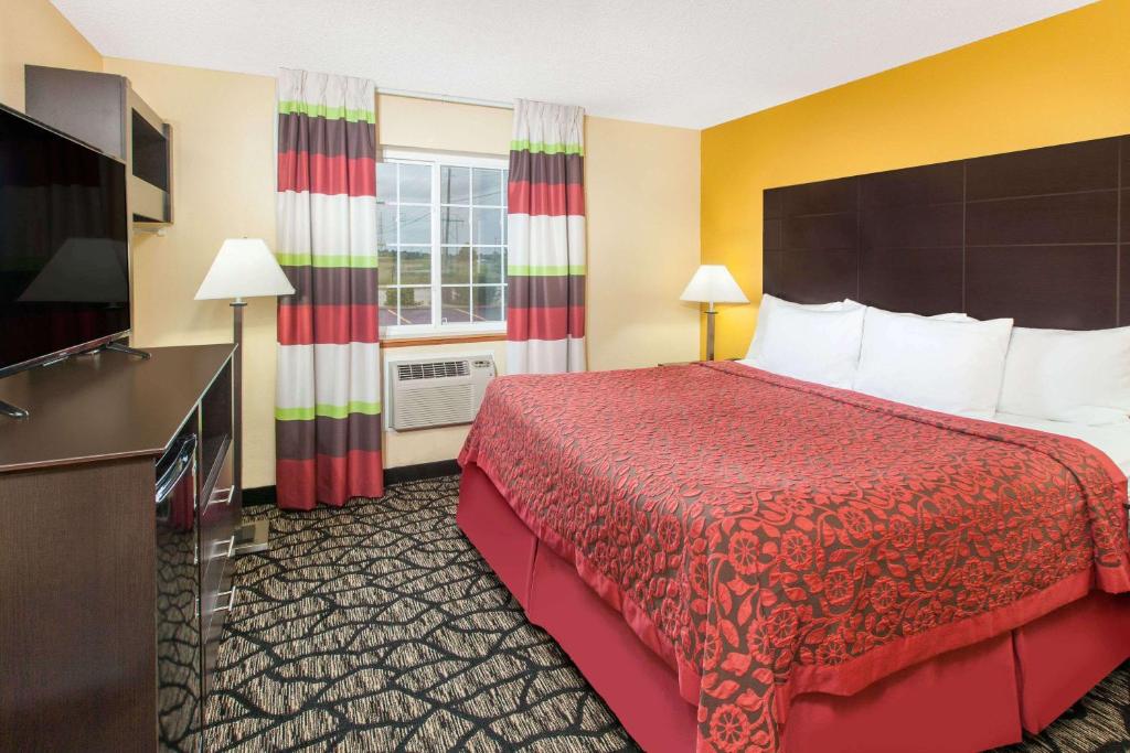 Days Inn by Wyndham Miami - image 2