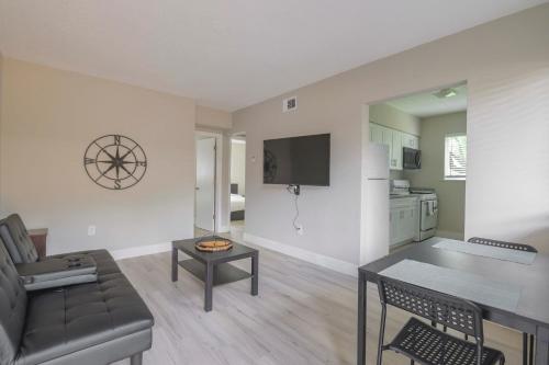 Modern 2BR Apartment in Midtown-Wynwood - main image