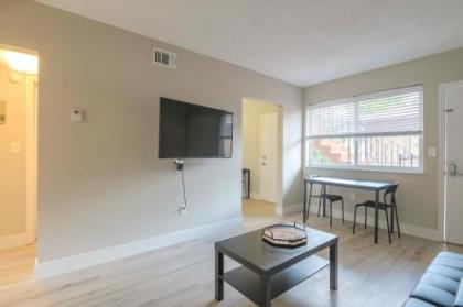 Modern 2BR Apartment in Midtown-Wynwood - image 2