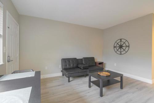 Modern 2BR Apartment in Midtown-Wynwood - image 3