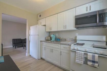 Modern 2BR Apartment in Midtown-Wynwood - image 5