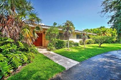 Beautiful Home with Pool in Upscale Pinecrest Village miami