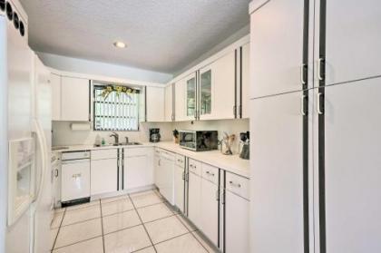 Beautiful Home with Pool in Upscale Pinecrest Village - image 3