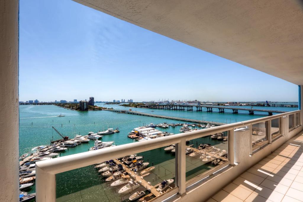 Bayfront Miami Condo with Resort Perks and Ocean Views - main image