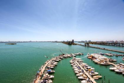 Bayfront Miami Condo with Resort Perks and Ocean Views - image 11