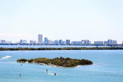 Bayfront Miami Condo with Resort Perks and Ocean Views - image 16