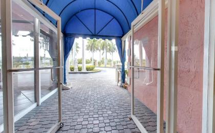 Miami Gardens Inn & Suites - image 17