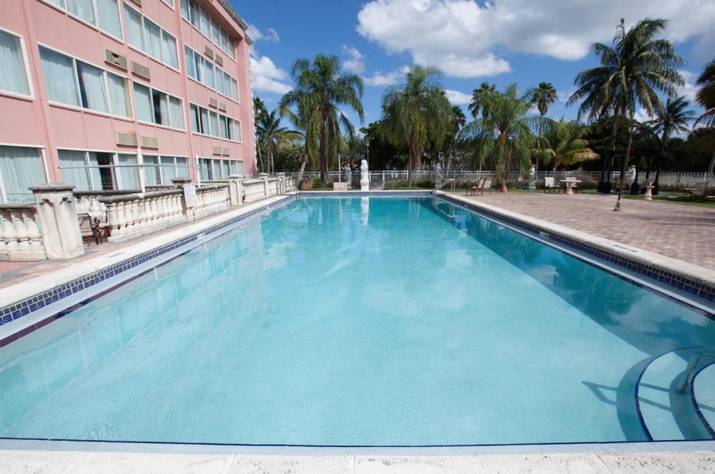 Miami Gardens Inn & Suites - image 2