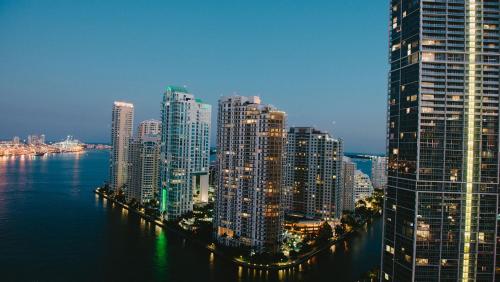 AQUA MIAMI BAY Lux - main image