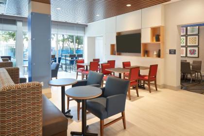 Holiday Inn Express Doral Miami an IHG Hotel - image 18