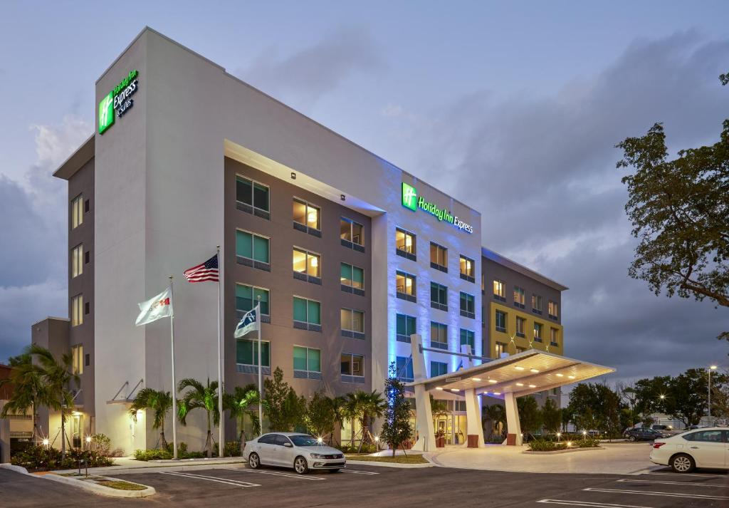 Holiday Inn Express Doral Miami an IHG Hotel - image 7