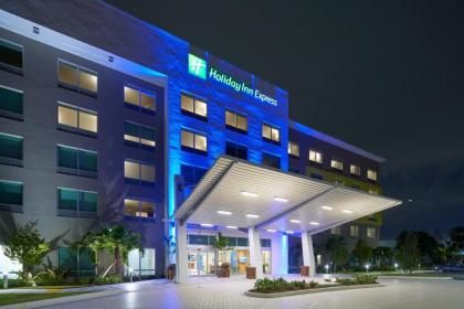 Holiday Inn Express Doral Miami an IHG Hotel - image 9