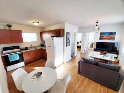 Sunny 2 Bedroom Apartment near Miami Beach! - image 5