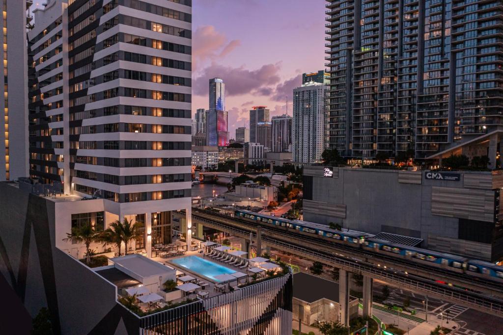 Element Miami Downtown - main image