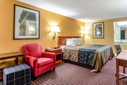 Rodeway Inn - image 9