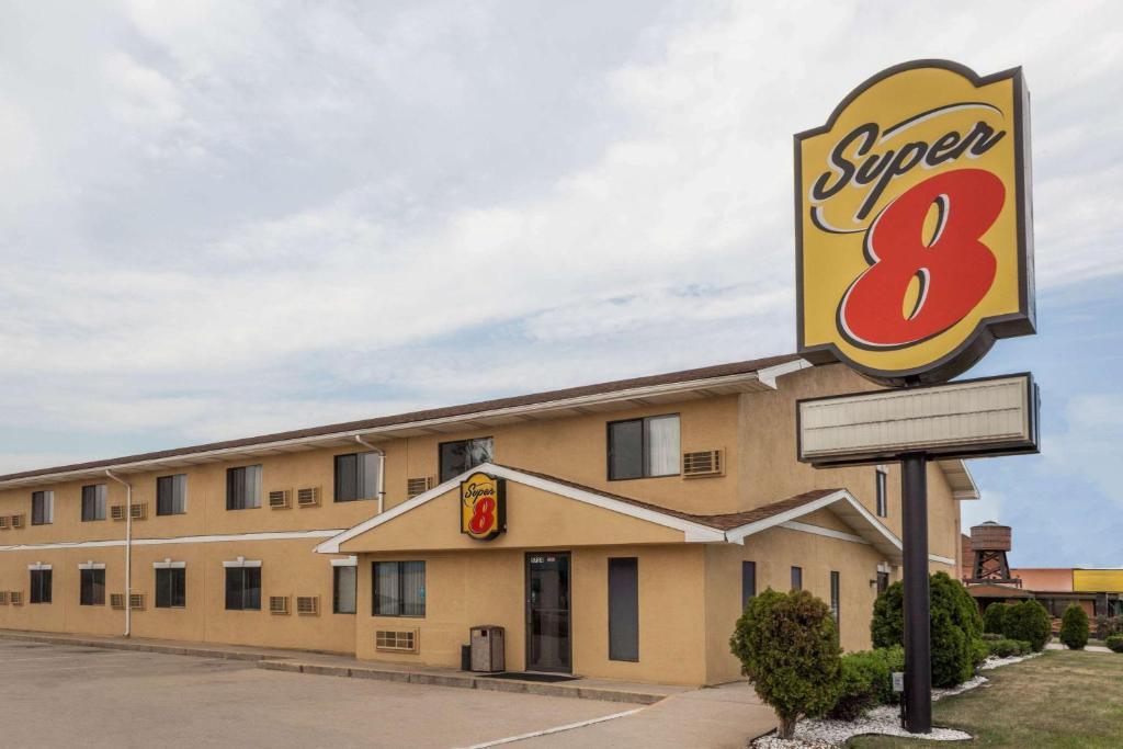 Super 8 by Wyndham Michigan City - main image