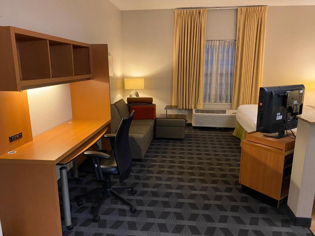 TownePlace Suites Cleveland Airport - image 3