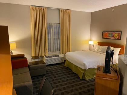 TownePlace Suites Cleveland Airport - image 4