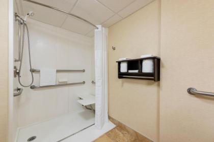 Hampton Inn & Suites Cleveland-Airport/Middleburg Heights - image 10