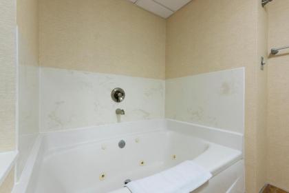 Hampton Inn & Suites Cleveland-Airport/Middleburg Heights - image 11